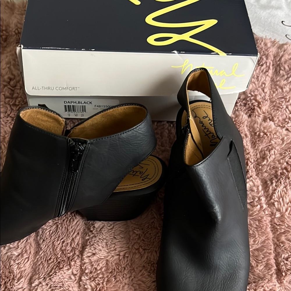 Naturalizer Black Leather Ankle Booties